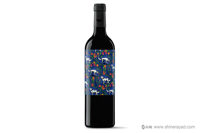 狼和狗動物圖騰系列 Manada 葡萄酒包裝設(shè)計-尚略上海包裝設(shè)計公司欣賞4
