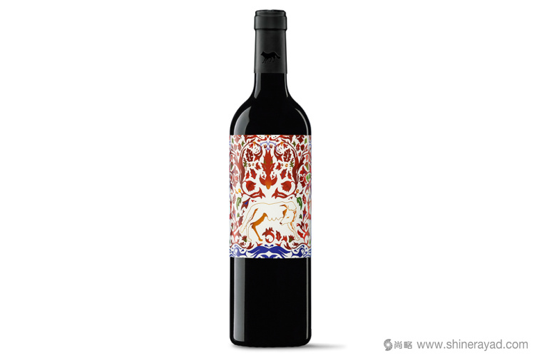 狼和狗動物圖騰系列 Manada 葡萄酒包裝設(shè)計-尚略上海包裝設(shè)計公司欣賞2