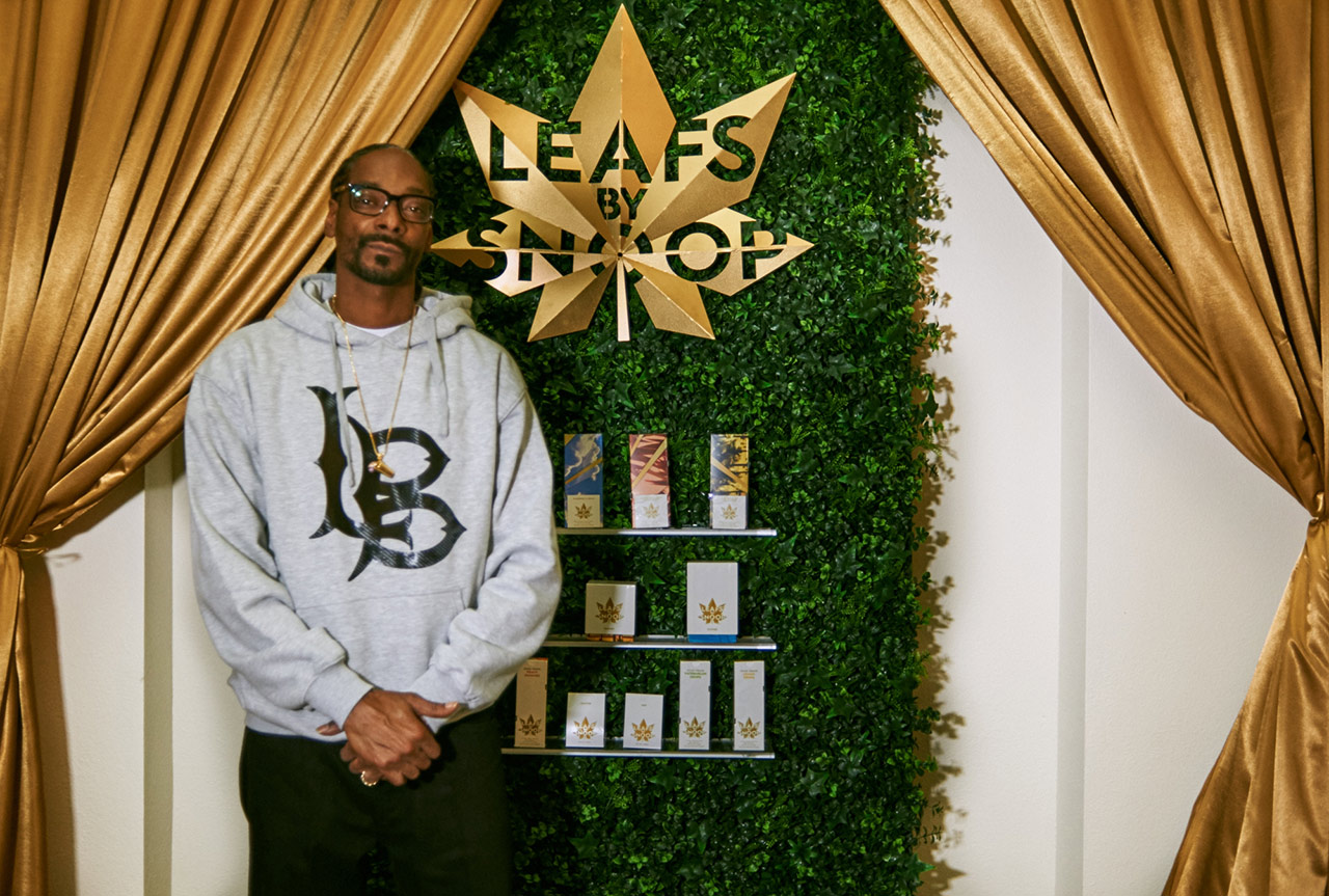 LEAFS BY SNOOP 大麻食品制品金色花朵LOGO設(shè)計-上海品牌策劃設(shè)計公司12 LEAFS BY SNOOP 大麻食品制品金色花朵LOGO設(shè)計-上海品牌策劃設(shè)計公司12