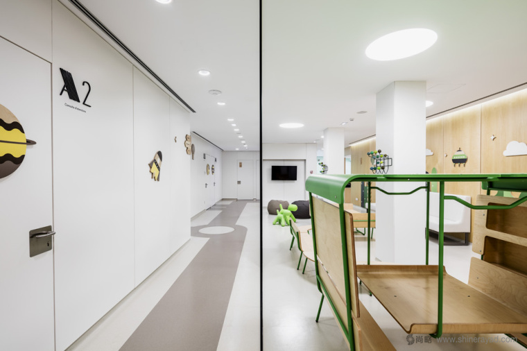 西班牙兒童腫瘤醫(yī)院Atencions內部空間品牌形象設計與導視設計7 西班牙兒童腫瘤醫(yī)院Atencions內部空間品牌形象設計與導視設計7