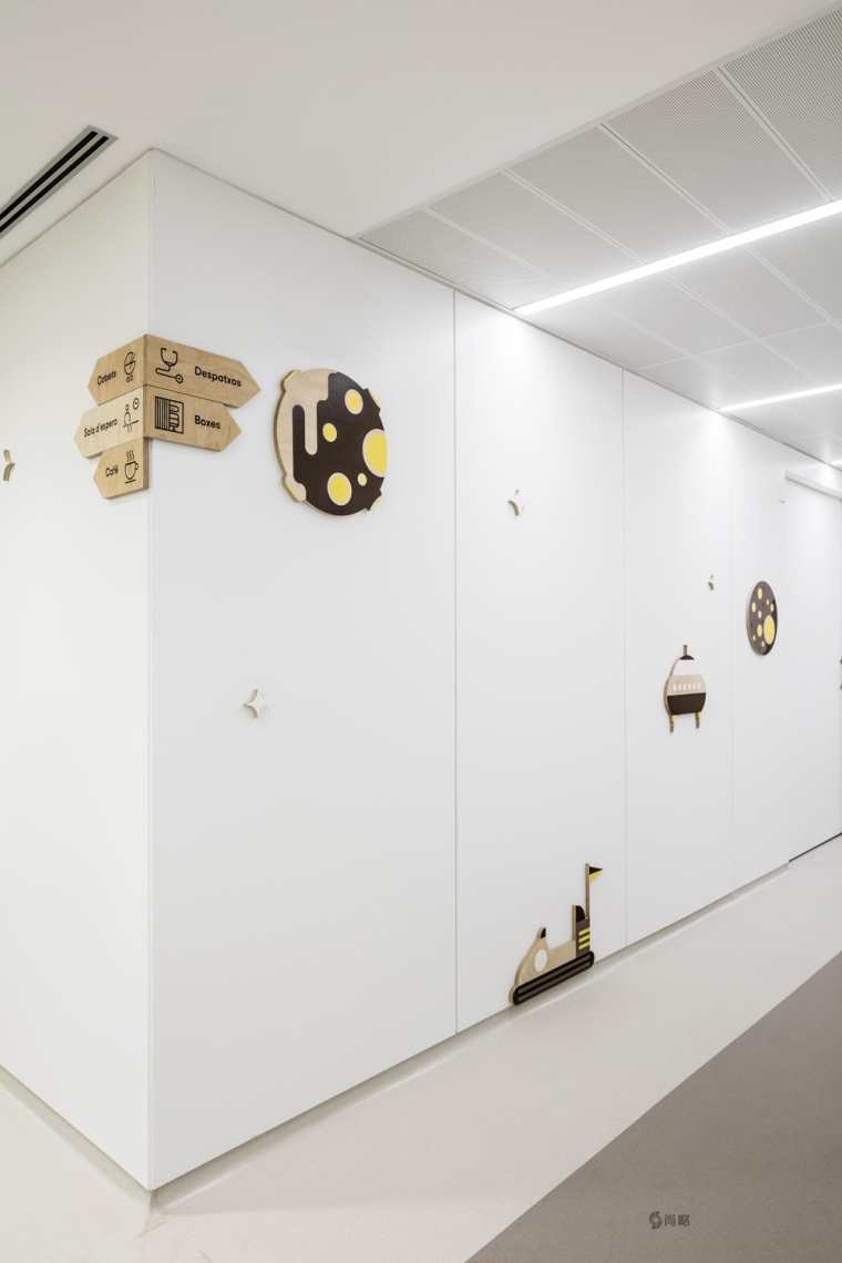 西班牙兒童腫瘤醫(yī)院Atencions內部空間環(huán)境品牌形象設計與導視設計14 西班牙兒童腫瘤醫(yī)院Atencions內部空間環(huán)境品牌形象設計與導視設計14