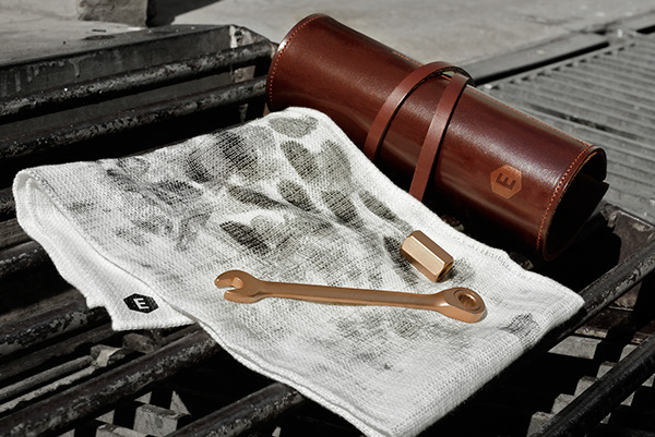 EXCLUSIVE 自行車修理部標(biāo)志設(shè)計(jì)品牌形象設(shè)計(jì)-上海品牌策劃設(shè)計(jì)公司設(shè)計(jì)欣賞2