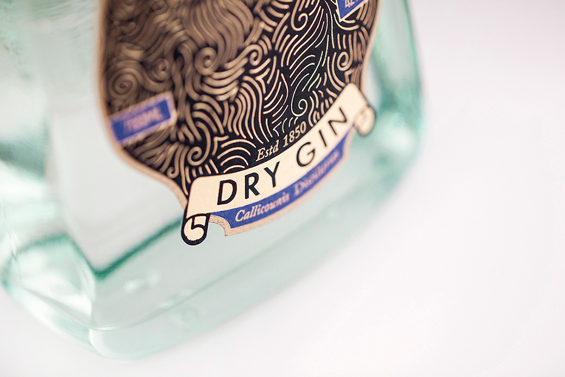 尚略上海包裝設(shè)計(jì)公司分享：Old Sport 松子酒大胡子包裝設(shè)計(jì)3