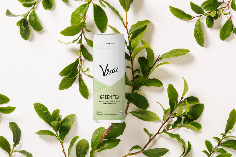 Vrai 品牌灌裝伏特加雞尾酒包裝設(shè)計清爽“V”字母版式 Vrai 品牌灌裝伏特加雞尾酒包裝設(shè)計清爽“V”字母版式