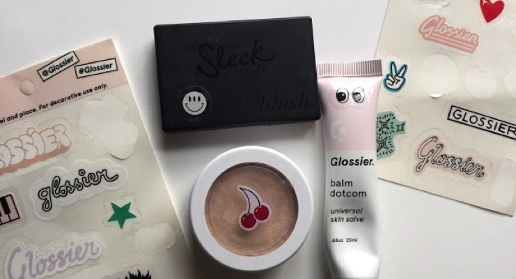 Glossier 化妝品包裝設(shè)計(jì)-上海包裝設(shè)計(jì)公司幽默化妝品包裝欣賞