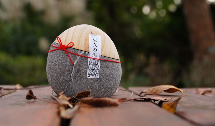 日式溫泉浴粉創(chuàng)意包裝設(shè)計造型設(shè)計——石材與木材的結(jié)合
