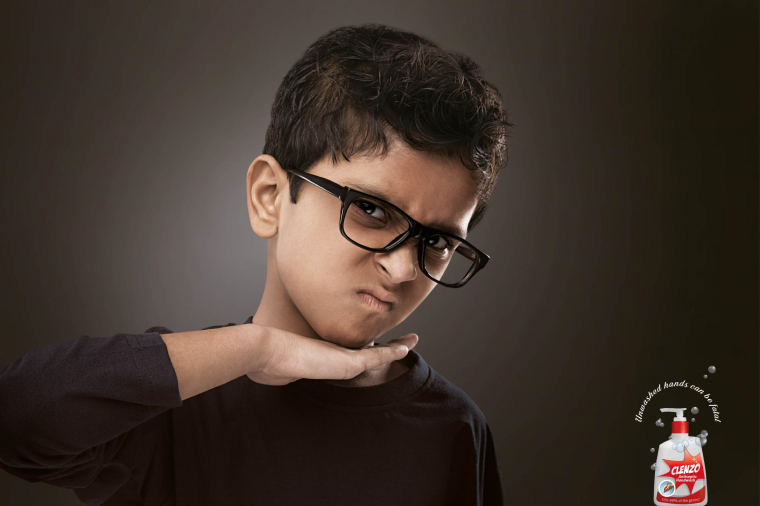 Clenzo洗手液平面創(chuàng)意廣告“致命的手”-上海廣告創(chuàng)意設(shè)計(jì)公司