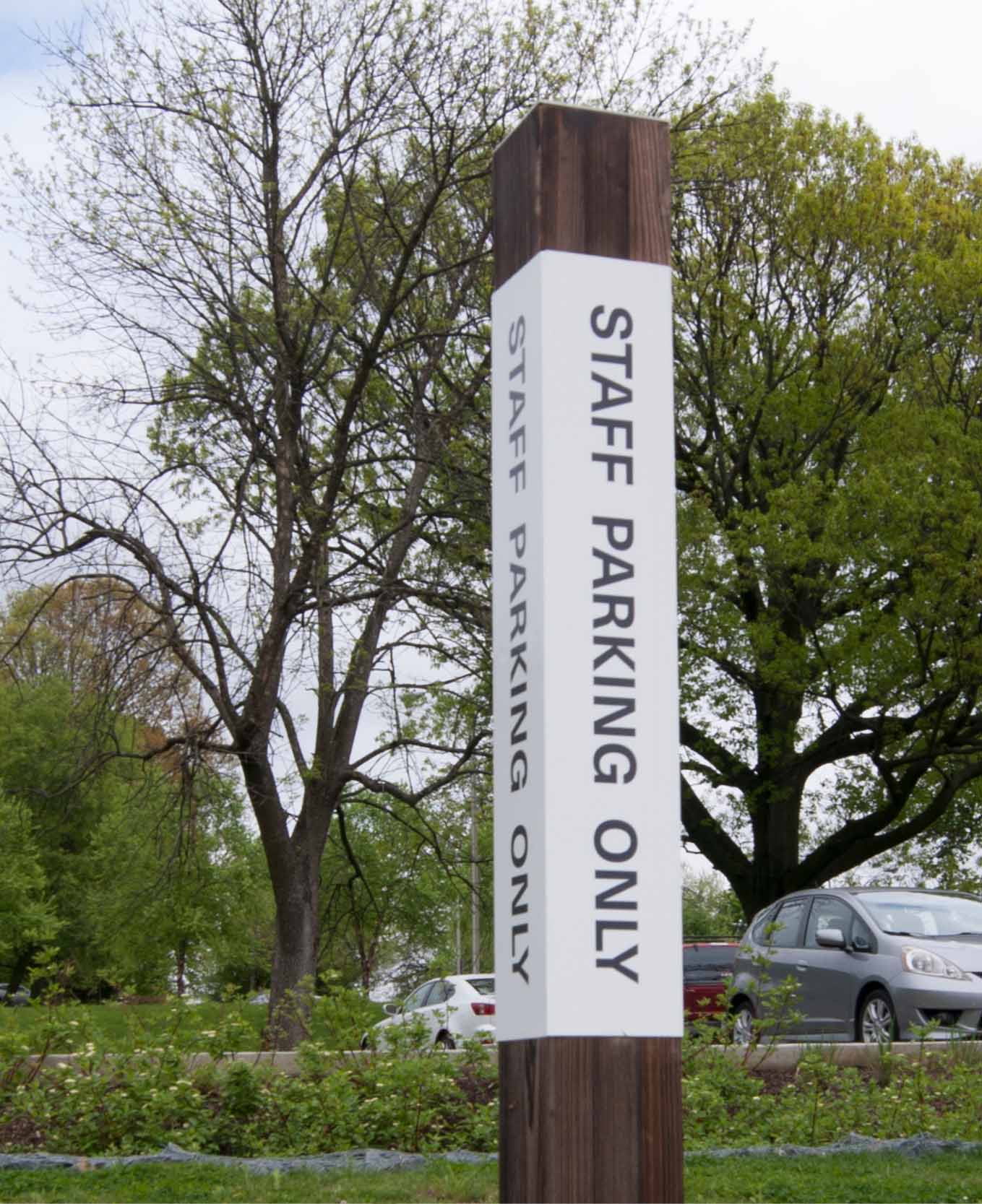 Auchentoroly 公園步行街區(qū)室外導(dǎo)視設(shè)計(jì)-上海環(huán)境導(dǎo)視設(shè)計(jì)公司