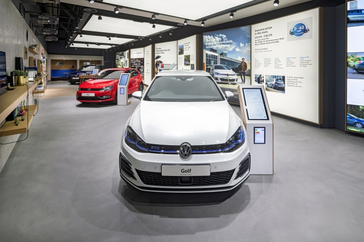 大眾汽車銷售展廳店面空間設(shè)計(jì)-上海品牌商業(yè)空間設(shè)計(jì)公司 大眾汽車銷售展廳店面空間設(shè)計(jì)-上海品牌商業(yè)空間設(shè)計(jì)公司
