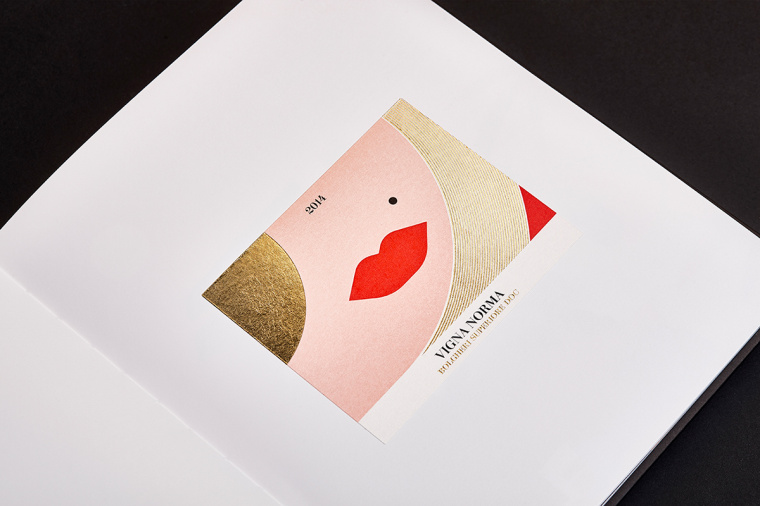 Nuceria Group 國(guó)外酒文化宣傳畫(huà)冊(cè)設(shè)計(jì)“瓶子里的故事”-諾瑪和紅酒