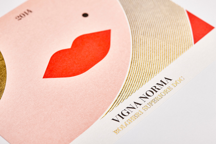 Nuceria Group國(guó)外酒文化宣傳畫(huà)冊(cè)設(shè)計(jì)“瓶子里的故事”-諾瑪和紅酒