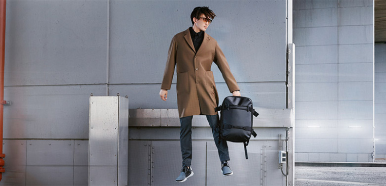 澳洲Crumpler小野人箱包品牌新logo設(shè)計(jì),由字母組成的抽象人物 澳洲Crumpler小野人箱包品牌新logo設(shè)計(jì),由字母組成的抽象人物