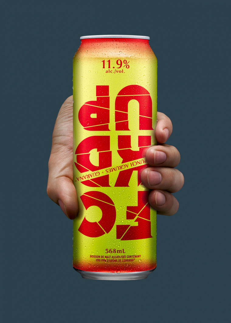 FCKDUP酒精飲料創(chuàng)意廣告設(shè)計“手握飲料”篇