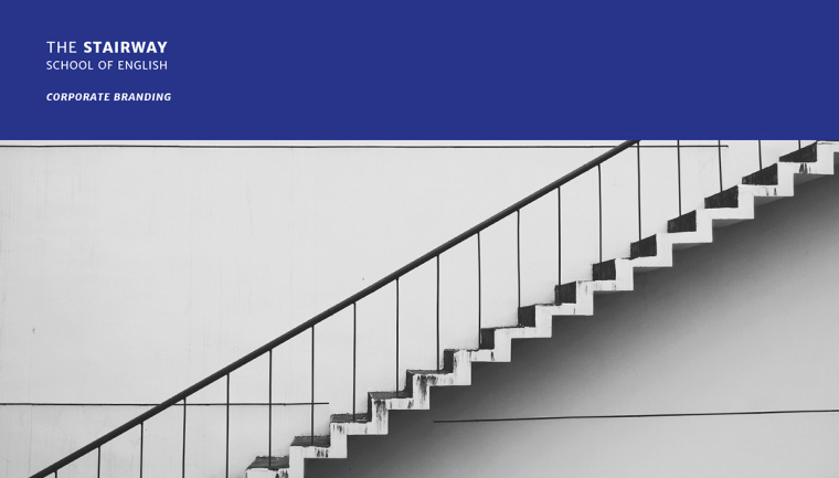 Stairway學校階梯狀標志設計，取自英國國旗的三角元素