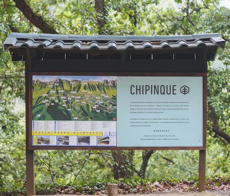 Chipinque生態(tài)公園品牌形象VI設(shè)計logo設(shè)計,字母C上融合了山頂?shù)恼掌? alt=