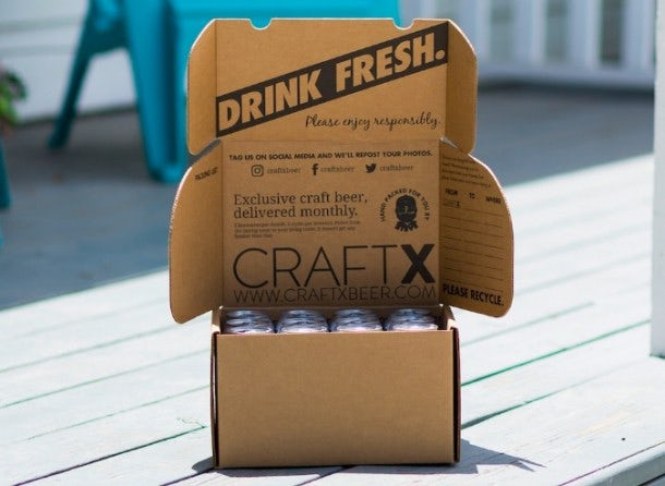 通過包裝拆箱體驗(yàn)保持品牌形象-CraftX啤酒訂購箱內(nèi)部設(shè)有簡單，大膽的品牌