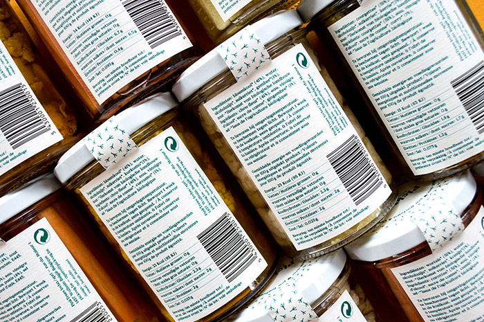 PickVeg 開胃咸菜泡菜休閑食品包裝設(shè)計(jì)，減輕生活壓力的小雞嘻哈插畫風(fēng)格