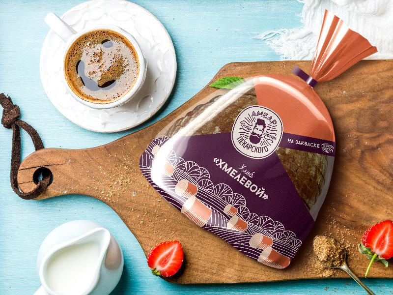 Serpukhovkhleb 大型面包店袋裝面包設(shè)計，幾何版式+人物頭像