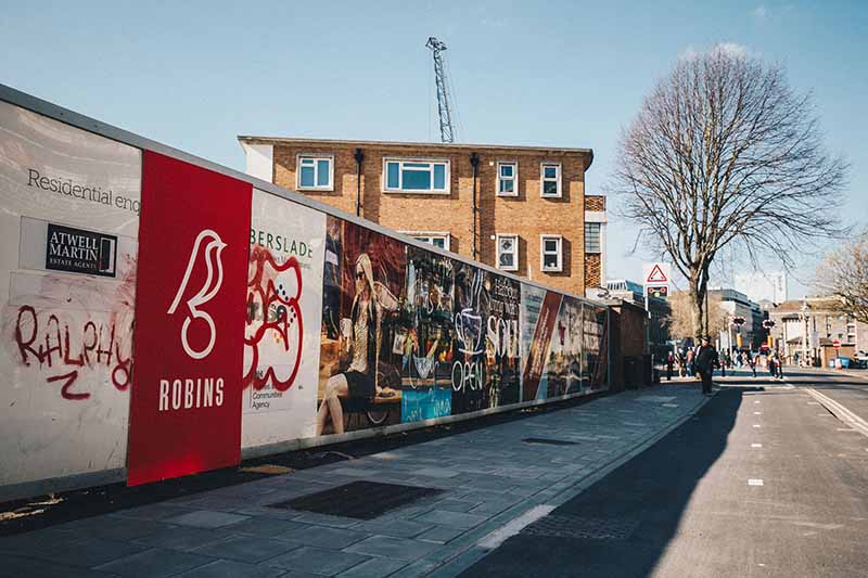 Bristol City足球俱樂部知更鳥新logo設(shè)計，讓品牌充滿視覺識別性