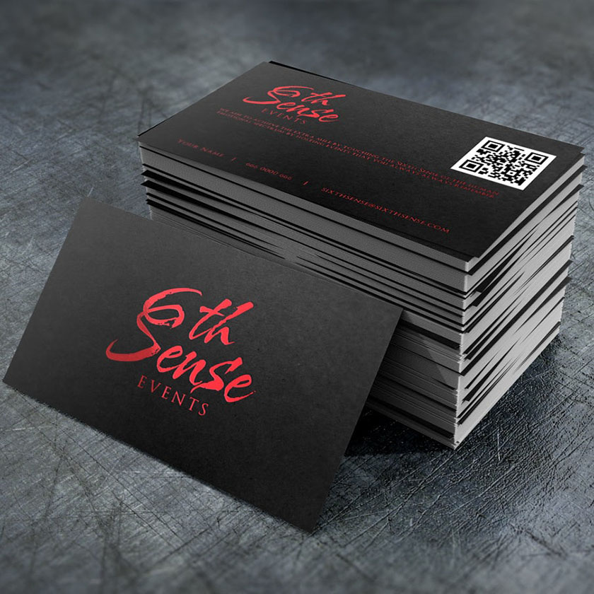 在黑色背景下寫著“第六感事件”的紅色字標