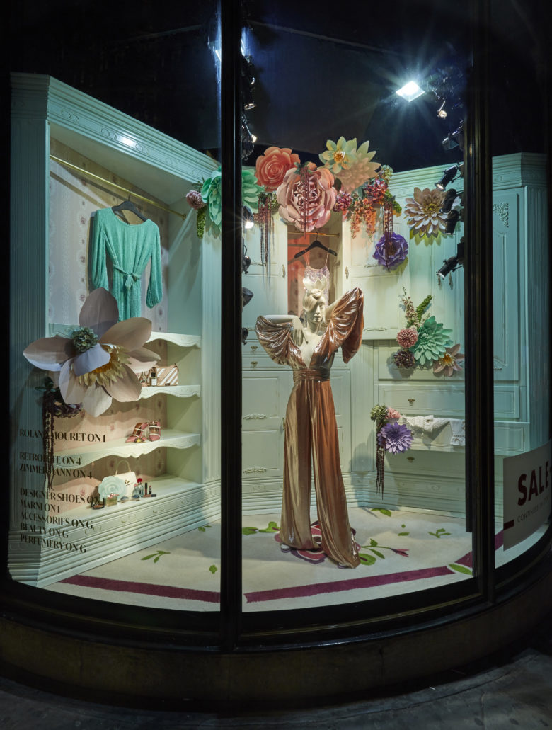 Harvey Nichol 服飾秋季新品櫥窗展示設(shè)計”復(fù)古風(fēng)格“