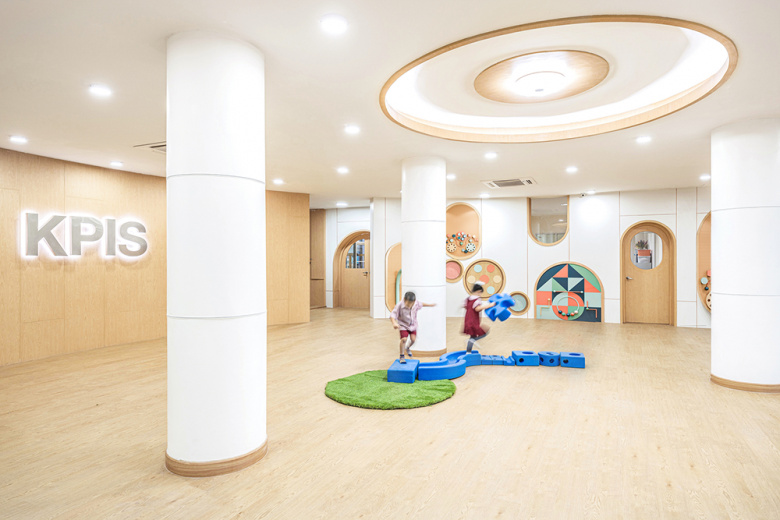 KPIS幼兒園室內(nèi)教育空間設(shè)計與寓教于樂的游戲墻設(shè)計