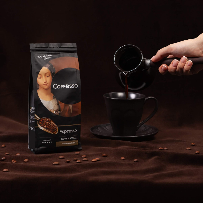Coffesso速溶咖啡包裝設(shè)計(jì)，用字母C切出意大利文藝復(fù)興女性插圖圖像