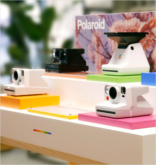 寶麗來相機公布統(tǒng)一的品牌命名與logo設計——帶有5個色條的設計