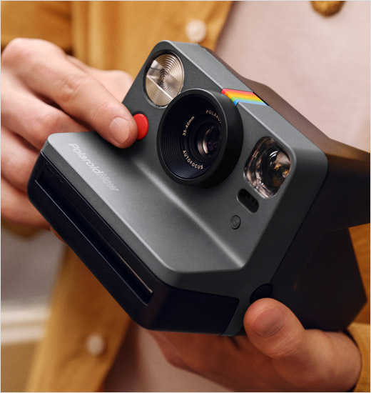 寶麗來相機公布統(tǒng)一的品牌命名與logo設計——帶有5個色條的設計