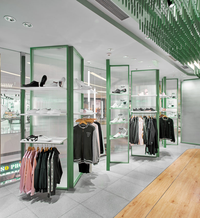 volley 休閑運動鞋專賣店店鋪設計，活力綠色+通透玻璃貨架設計