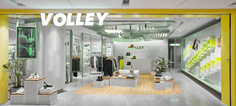 volley 休閑運(yùn)動鞋專賣店店鋪空間設(shè)計(jì)，活力綠色+通透玻璃貨架設(shè)計(jì)