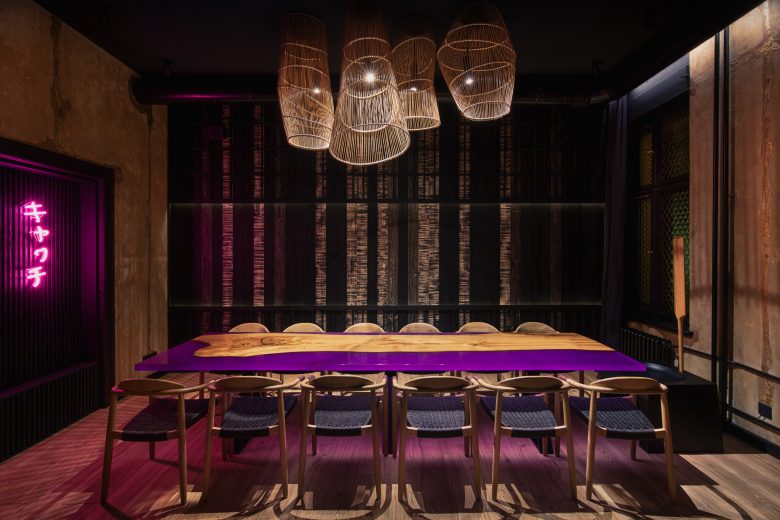 The Catch 日式酒吧餐廳空間設計“霓虹燈和漫畫”風格