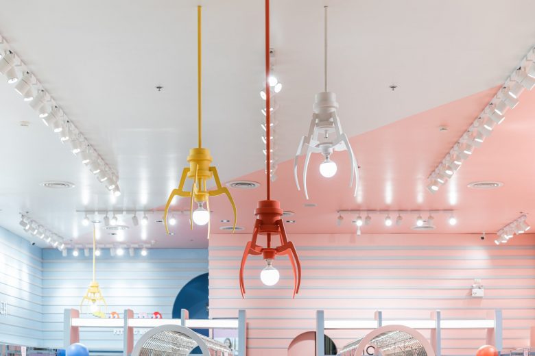 Matchbox時(shí)尚潮流服飾商店店鋪空間設(shè)計(jì)，90年代街機(jī)游戲風(fēng)格