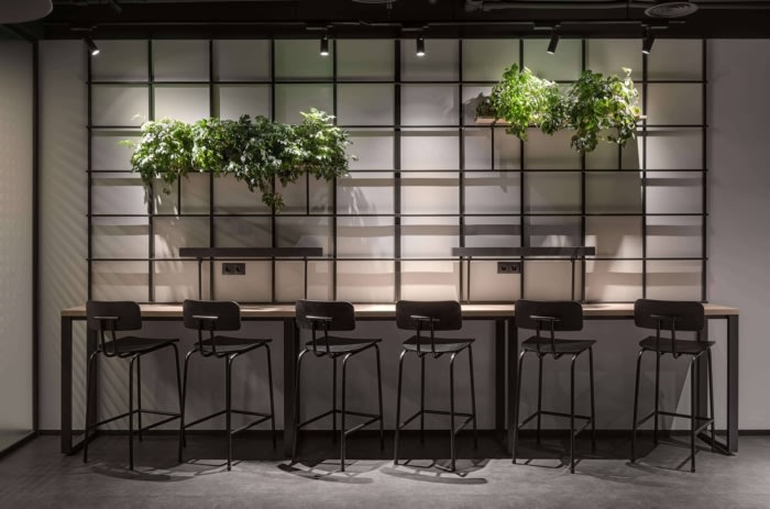 Privat 銀行辦公室空間設(shè)計(jì)，開放式空間設(shè)計(jì)分隔及充分的綠化