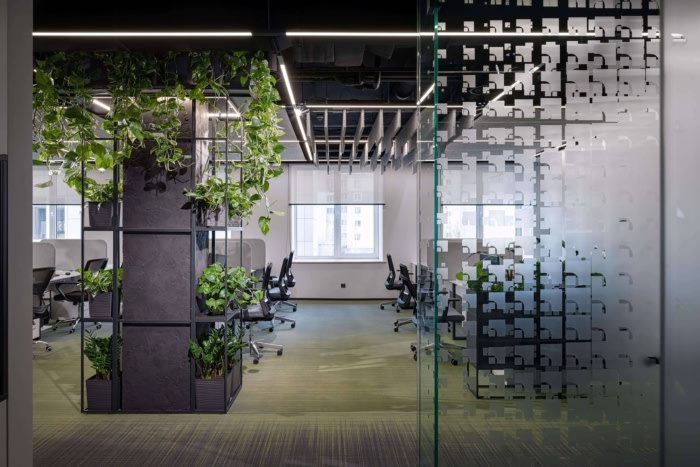 Privat 銀行辦公室空間設(shè)計(jì)，開放式空間設(shè)計(jì)分隔及充分的綠化