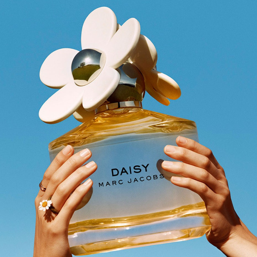 Marc Jacobs Daisy 香水瓶型設(shè)計(jì)的照片