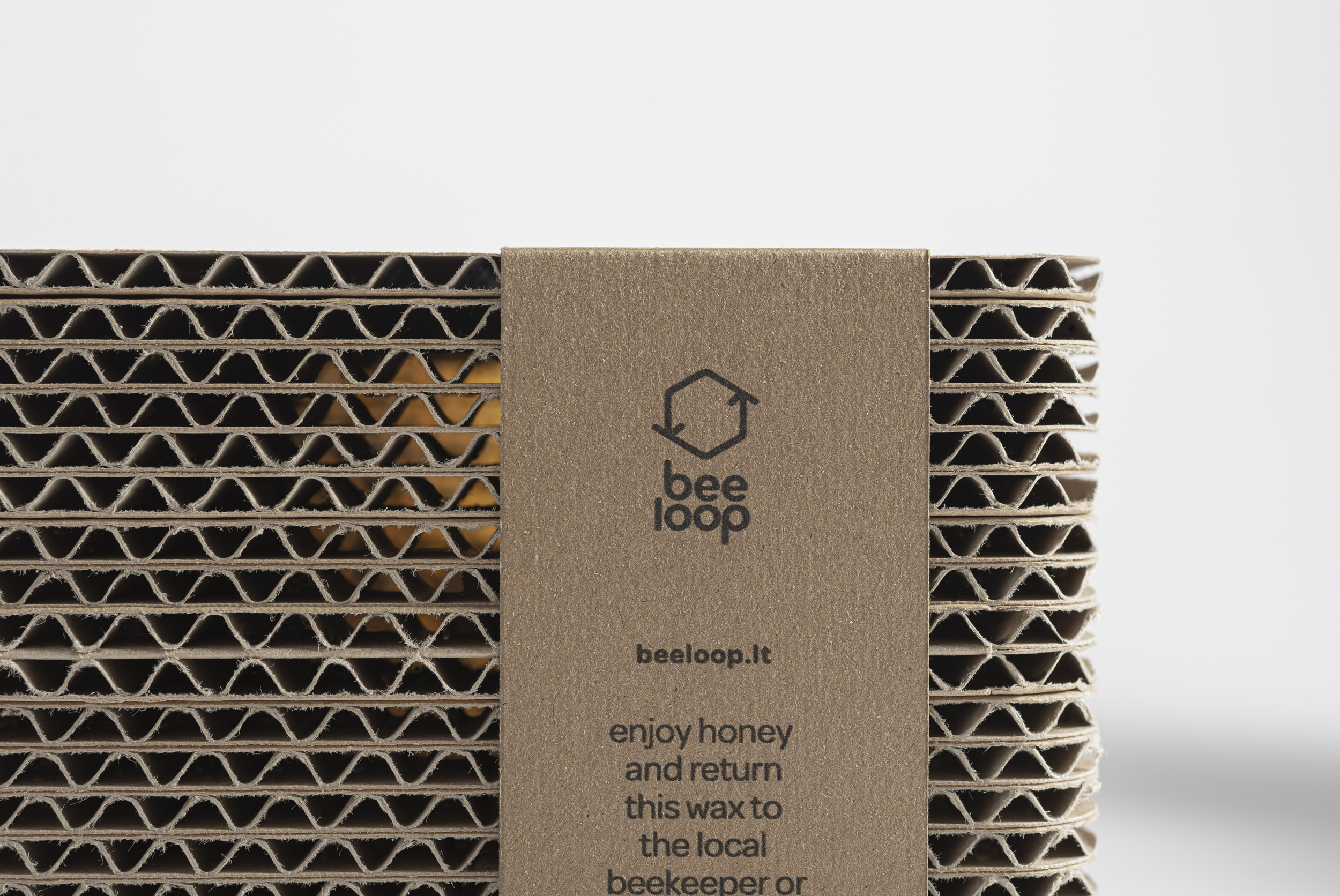 BEE LOOP 蜂蠟蜂膠蜂環(huán)膠囊包裝設(shè)計(jì)，回收紙環(huán)保包裝