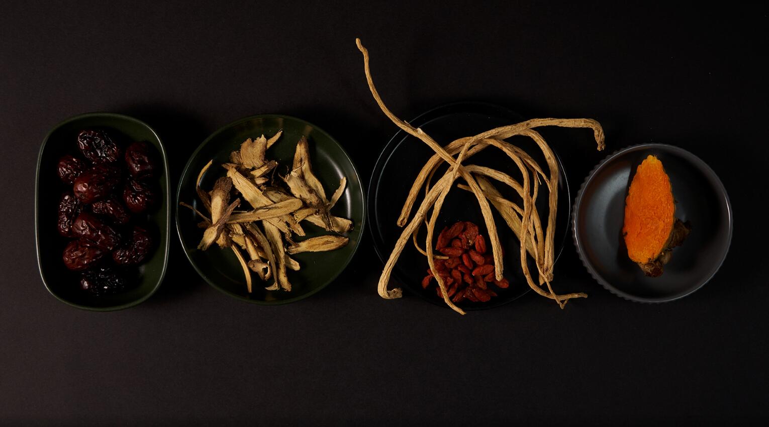 Skinlosophy 東方中藥草本化妝品包裝設(shè)計(jì)“金箔沖壓工藝” Skinlosophy 東方中藥草本化妝品包裝設(shè)計(jì)“金箔沖壓工藝”