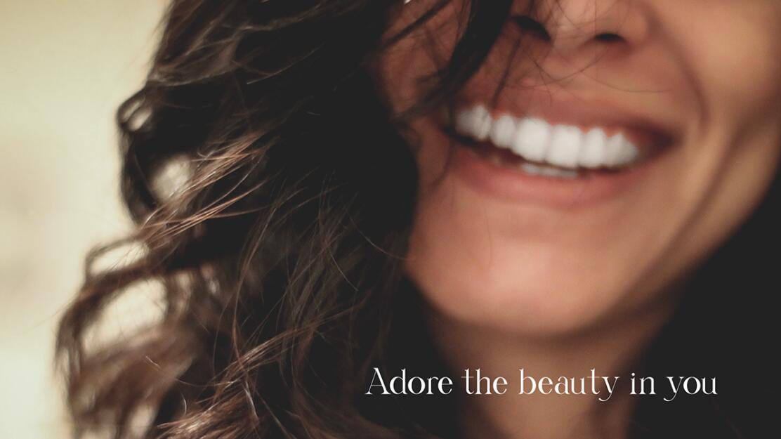 Adora護(hù)膚和美容品牌LOGO設(shè)計(jì)包裝設(shè)計(jì)，淡雅漸變風(fēng)格