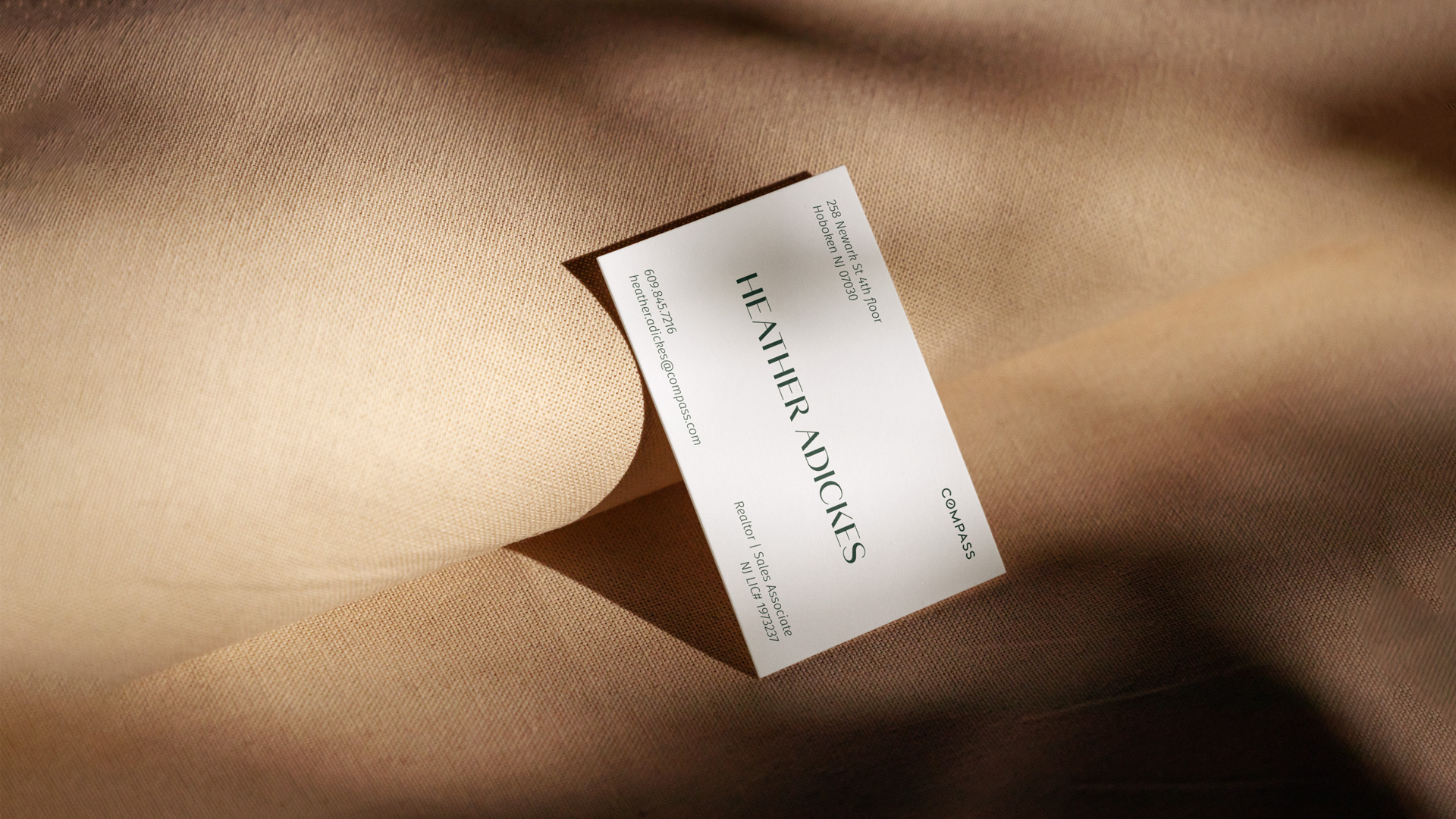 Heather Adickes房地產(chǎn)中介經(jīng)紀(jì)人品牌logo設(shè)計(jì)形象設(shè)計(jì)，字母H+橋梁+房子