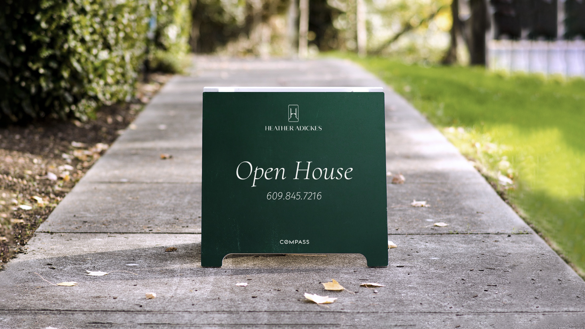 Heather Adickes房地產(chǎn)中介經(jīng)紀(jì)人品牌logo設(shè)計(jì)形象設(shè)計(jì)，字母H+橋梁+房子