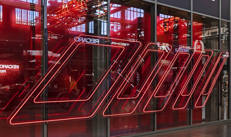 奔馳汽車私人沙龍咨詢店鋪空間設(shè)計“炫酷紅色”風(fēng)格 奔馳汽車私人沙龍咨詢店鋪空間設(shè)計“炫酷紅色”風(fēng)格