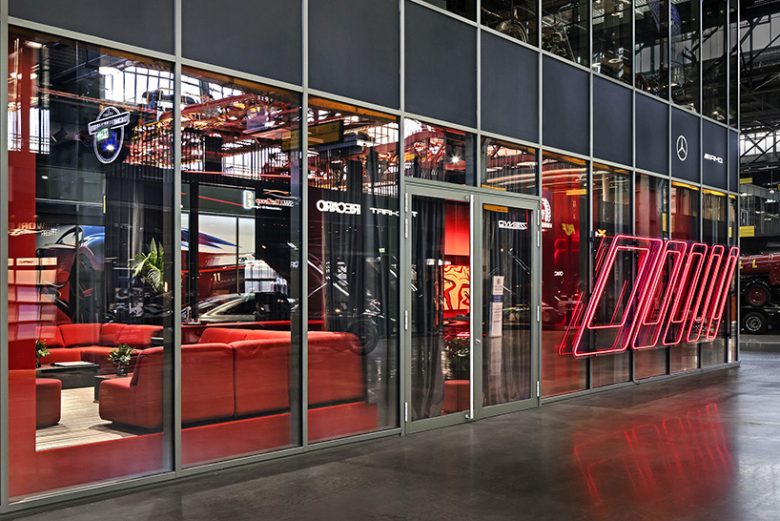奔馳汽車私人沙龍咨詢店鋪空間設(shè)計“炫酷紅色”風(fēng)格 奔馳汽車私人沙龍咨詢店鋪空間設(shè)計“炫酷紅色”風(fēng)格