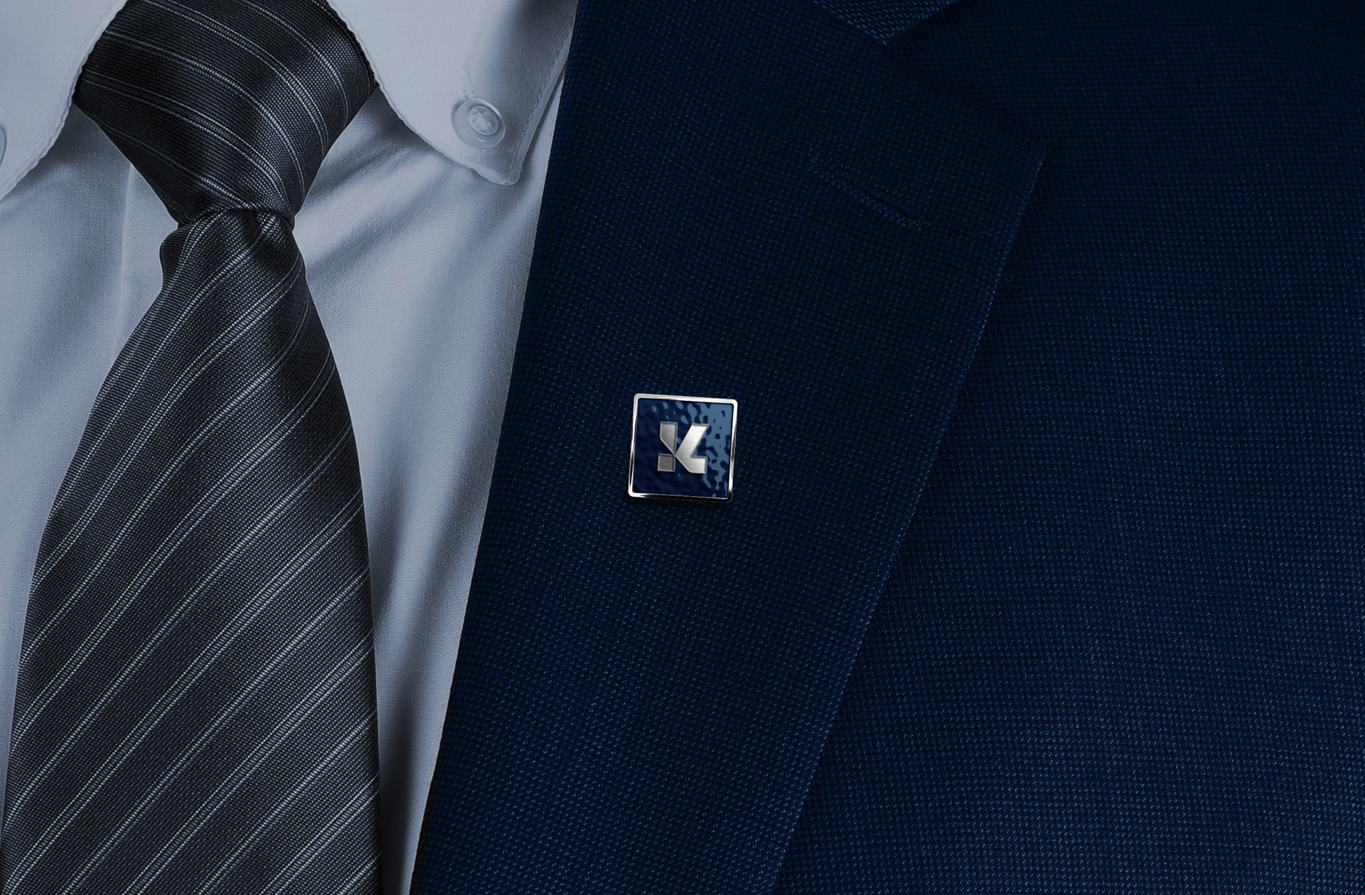 Kelson Lopes律師事務(wù)所品牌logo設(shè)計vi設(shè)計,正方形字母kL結(jié)合logo與海軍藍(lán)灰配色-衣服徽章 Kelson Lopes律師事務(wù)所品牌logo設(shè)計vi設(shè)計,正方形字母kL結(jié)合logo與海軍藍(lán)灰配色-衣服徽章