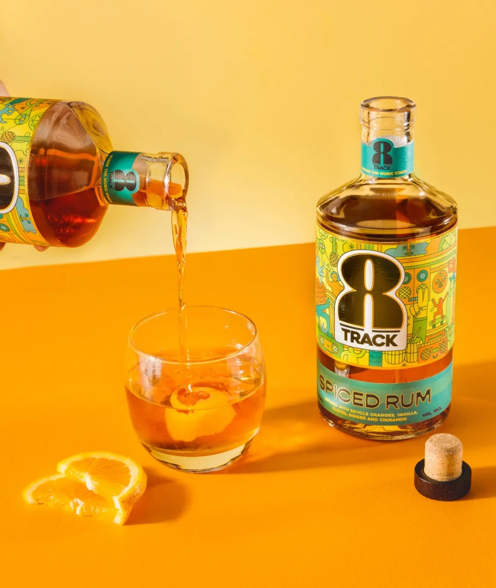 8TRACK香料朗姆酒品牌創(chuàng)建-logo設(shè)計(jì)包裝設(shè)計(jì),結(jié)合音樂(lè)文化線(xiàn)條時(shí)尚插畫(huà)元素 8TRACK香料朗姆酒品牌創(chuàng)建-logo設(shè)計(jì)包裝設(shè)計(jì),結(jié)合音樂(lè)文化線(xiàn)條時(shí)尚插畫(huà)元素