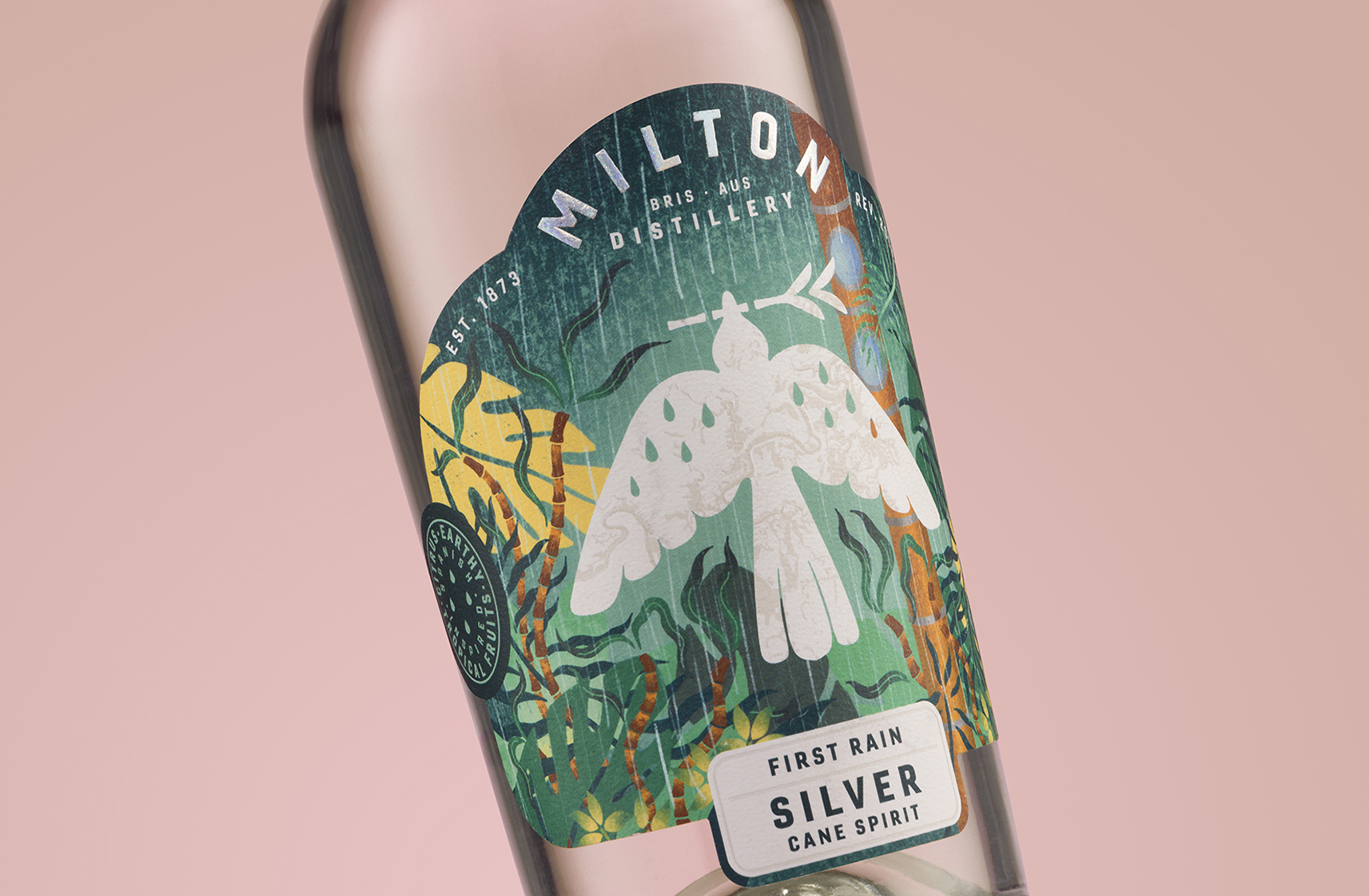 米爾頓酒廠朗姆酒標(biāo)簽包裝設(shè)計(jì)，噪鵑鳥(niǎo)核心識(shí)別元素統(tǒng)領(lǐng)所有包裝架構(gòu)