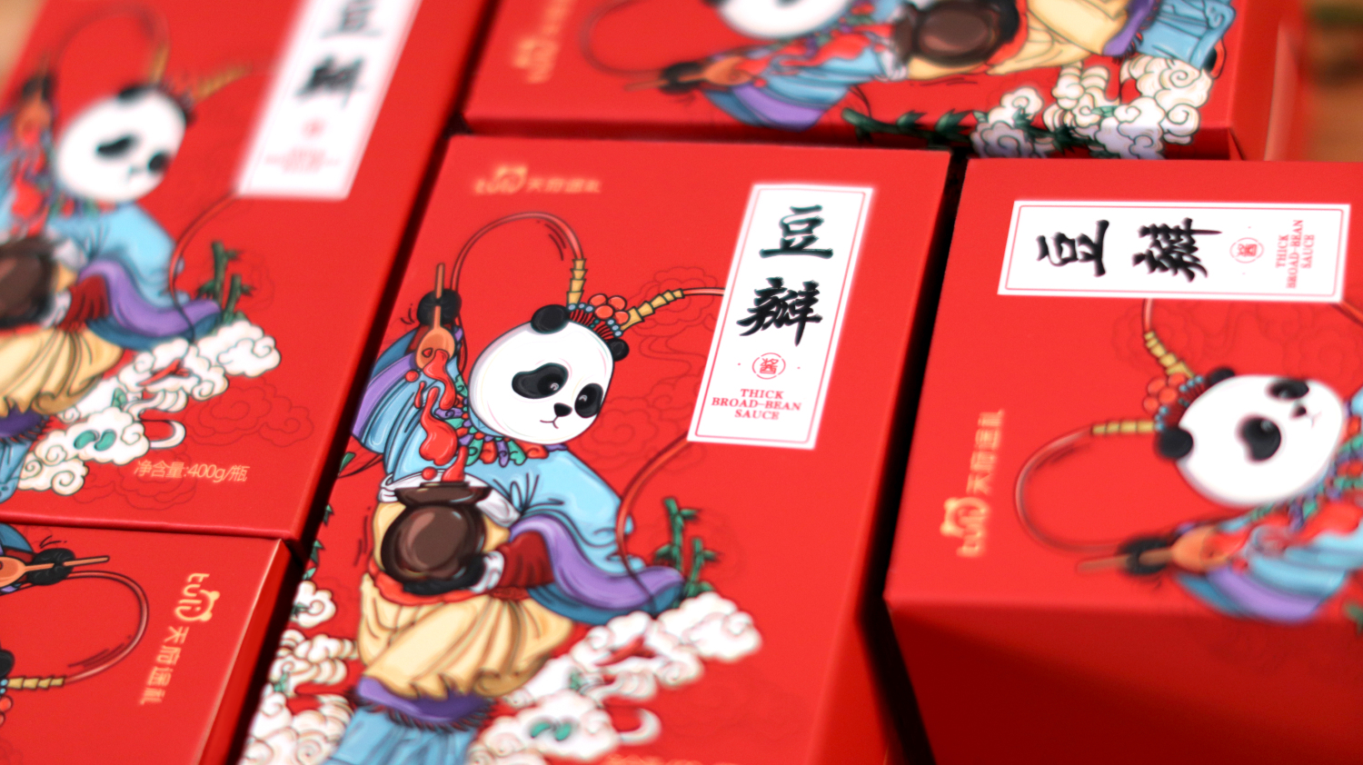 天府途禮豆瓣醬辣醬包裝設(shè)計“熊貓川劇戲劇插畫”